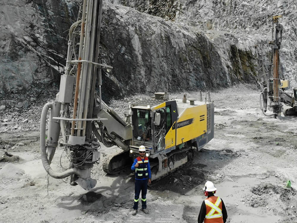 Nuestros servicios no solo buscan realizar un trabajo; están enfocados en revolucionar tus procesos de perforación.